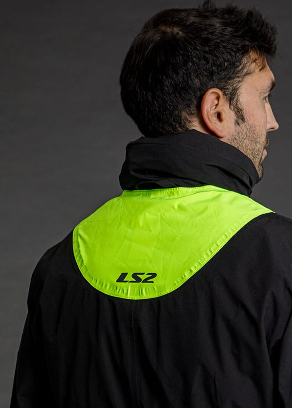 Capucha plegable para la lluvia en la chaqueta LS2 X-Rain